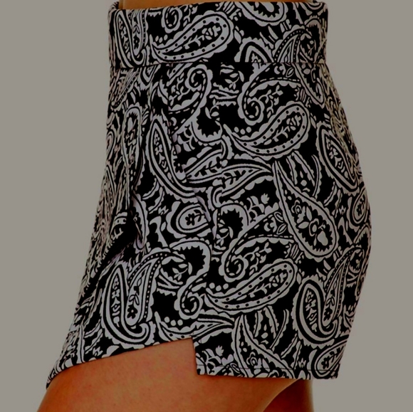 Forever 21 Shorts Size Large Paisley Print NWOT - Picture 8 of 13